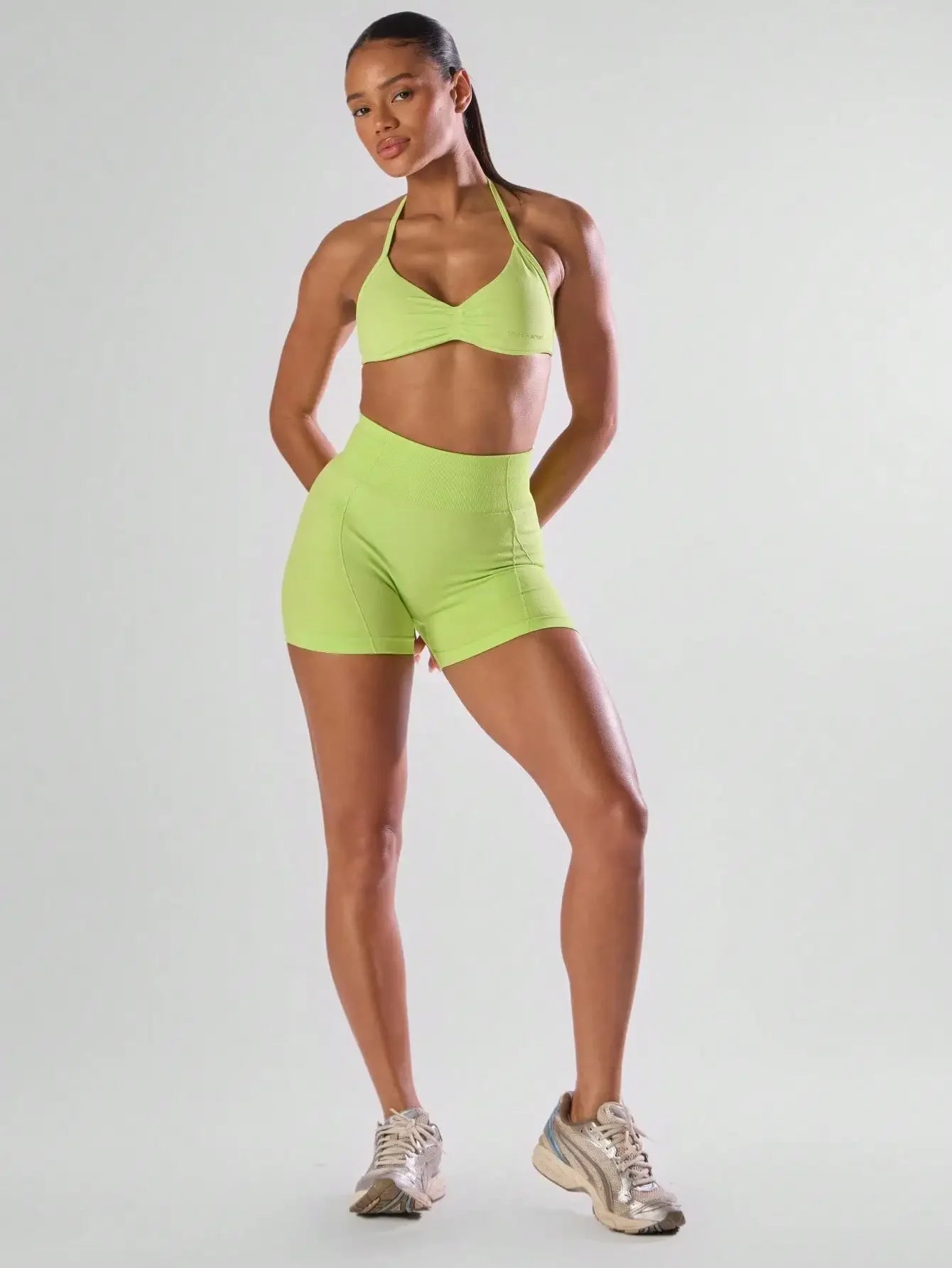 Sport Fitted Sports Bra Open Back l