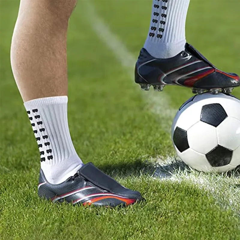 2 Sets Men Grip Soccer Socks and Knee Pads