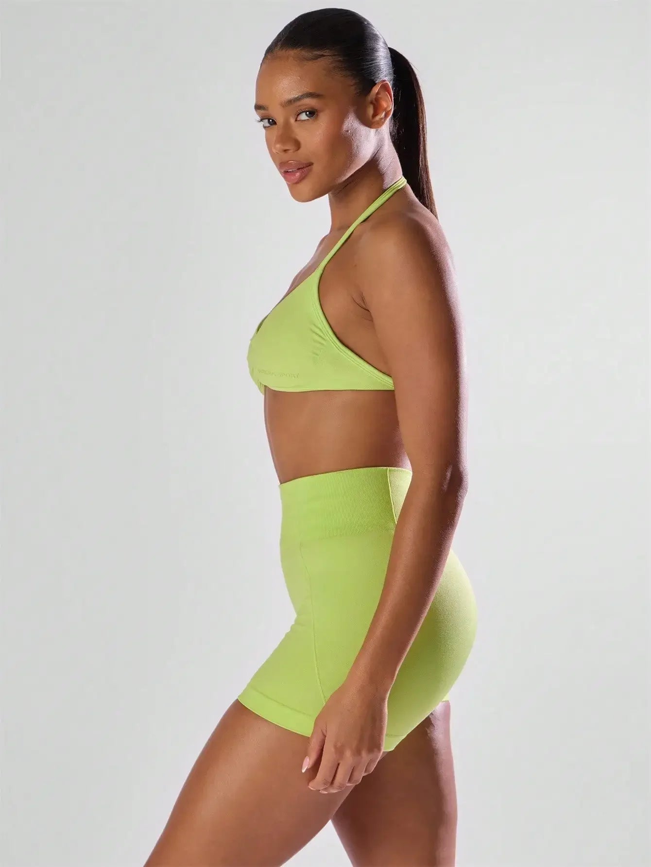 Sport Fitted Sports Bra Open Back l
