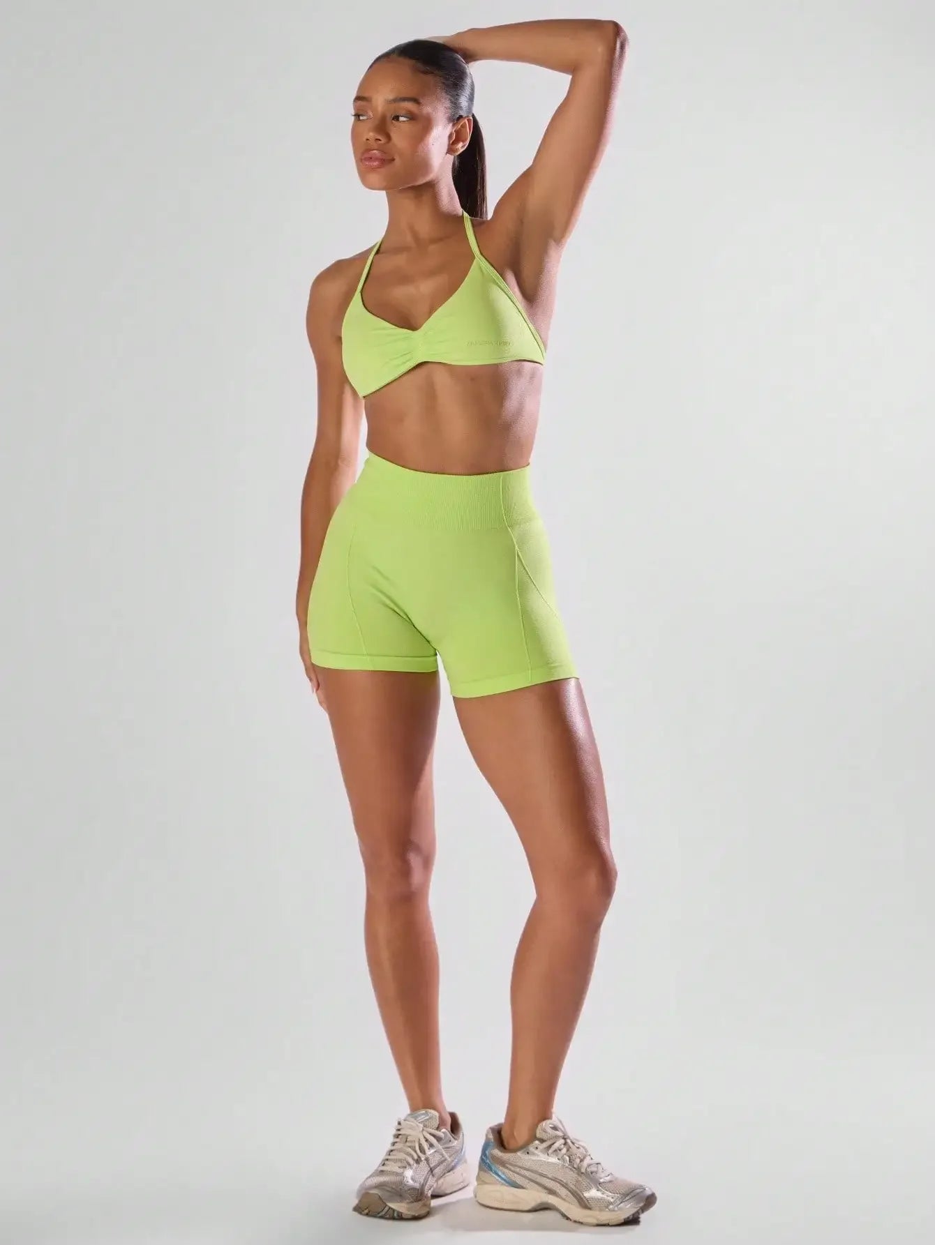 Sport Fitted Sports Bra Open Back l